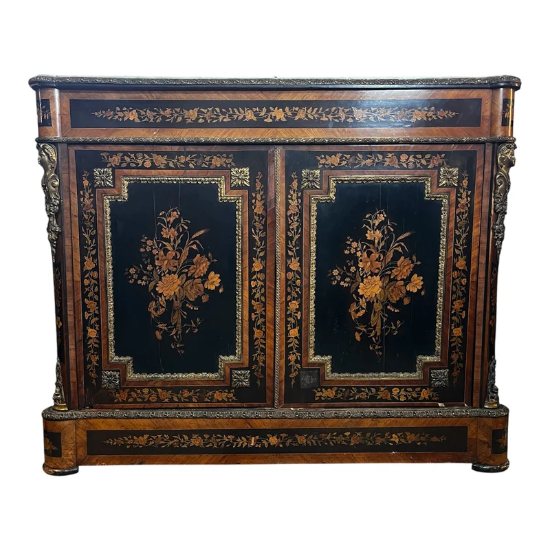 Boulle Napoleón III en chapa exótica y marquetería, bronce dorado y cubierta de mármol
