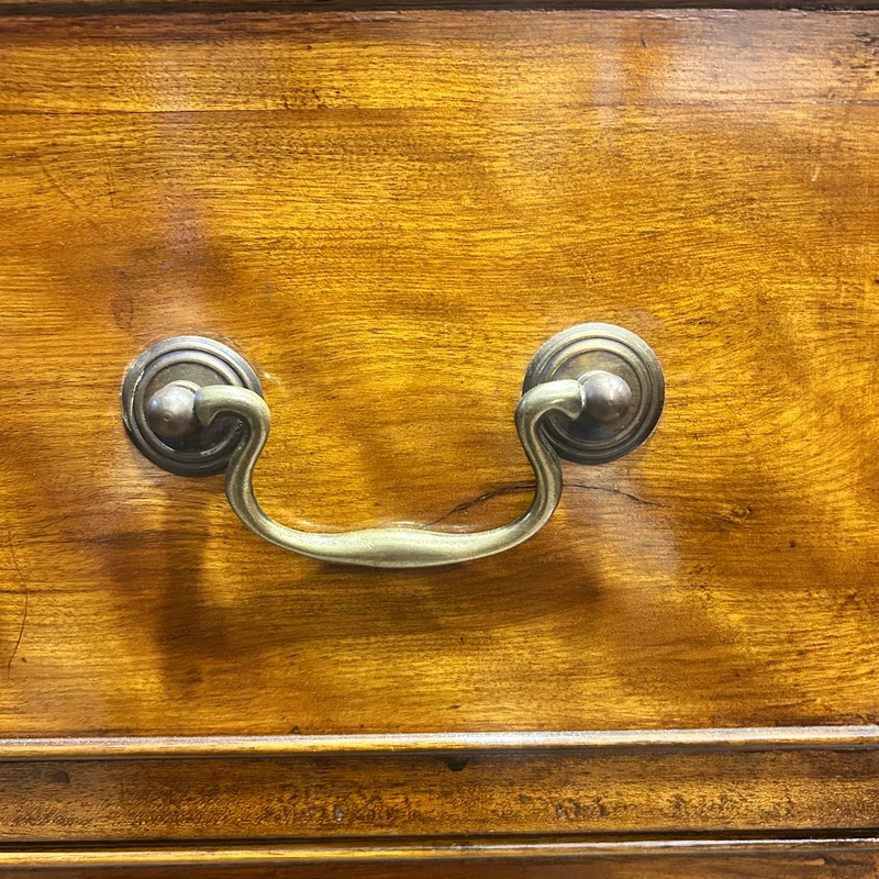 Chiffonier secretaire en caoba estilo inglés con seis cajones circa 1920s.