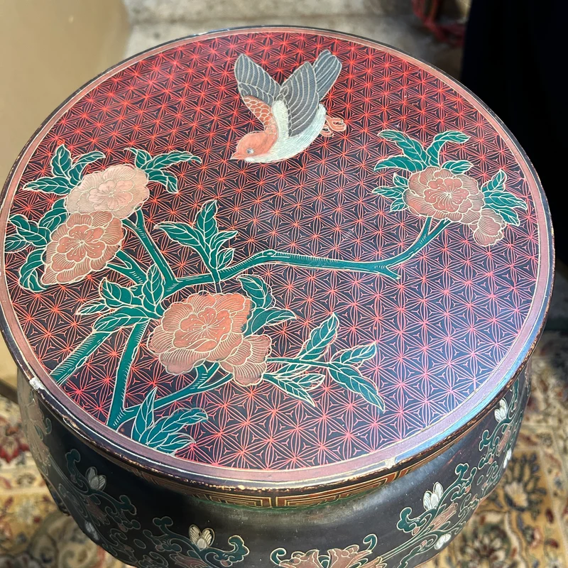Peana china de madera lacada tallada y decoración floral en nácar s.XX
