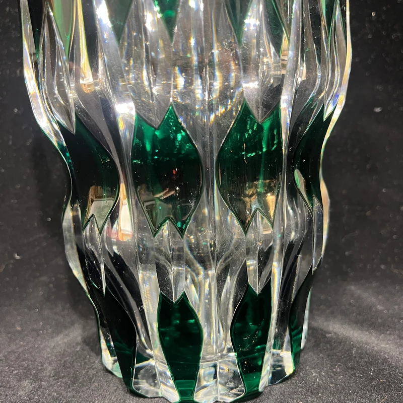 Jarrón de cristal belga Val Saint Lambert diseño lobulado transparente y verde