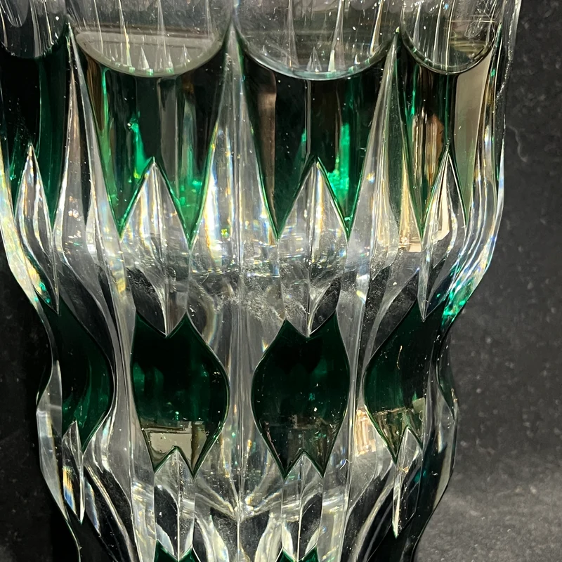 Jarrón de cristal belga Val Saint Lambert diseño lobulado transparente y verde