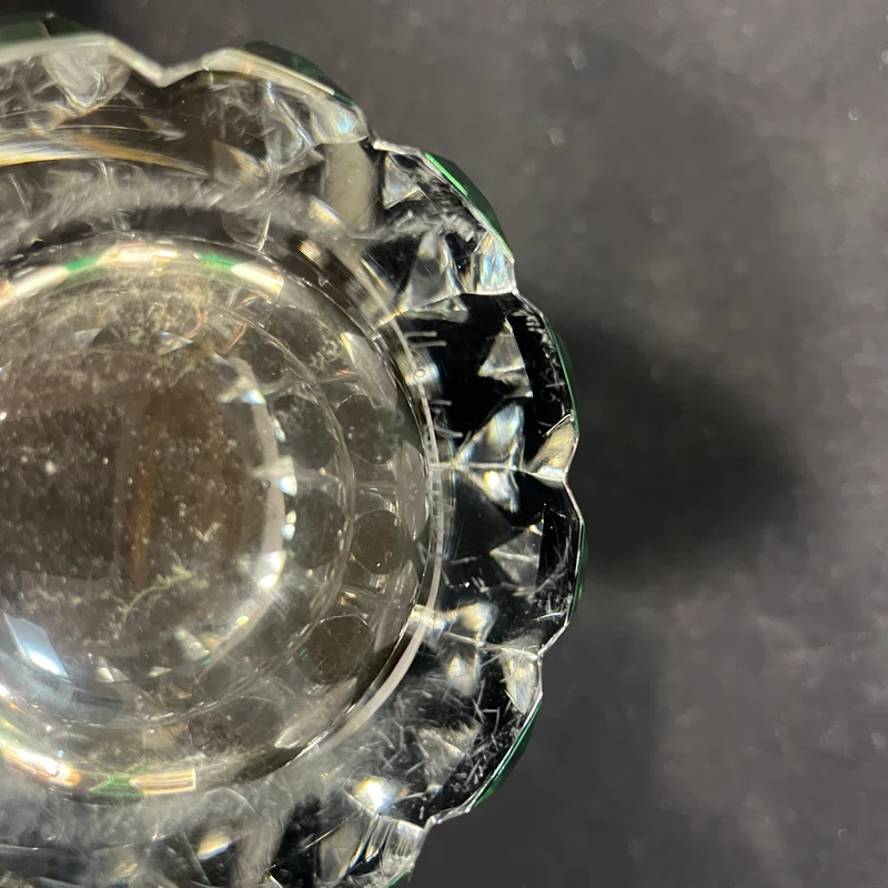 Jarrón de cristal belga Val Saint Lambert diseño lobulado transparente y verde
