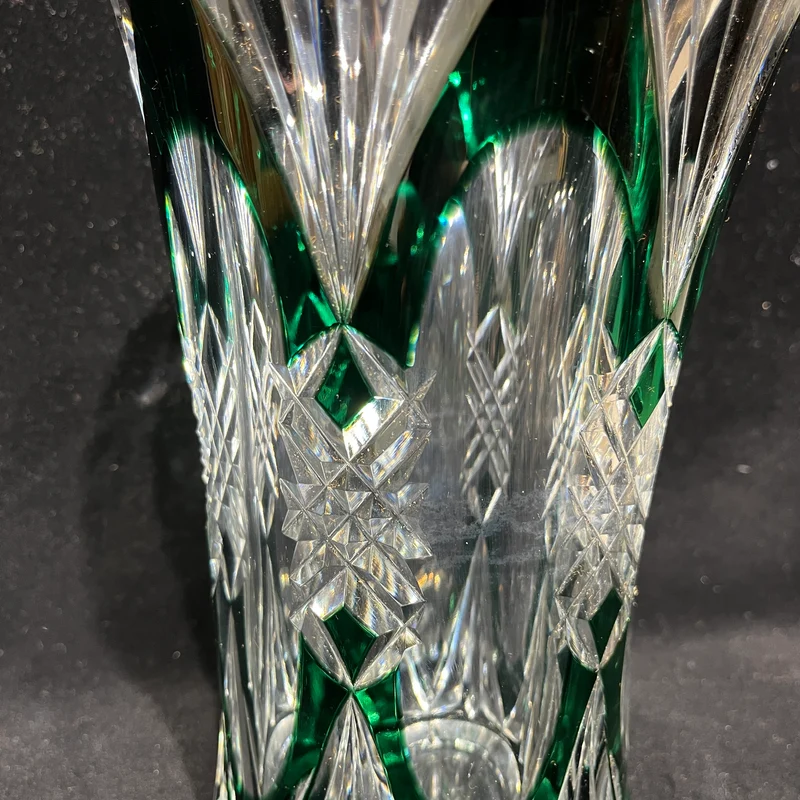 Jarrón de cristal belga Val Saint Lambert tallado diseño geométrico transparente y verde