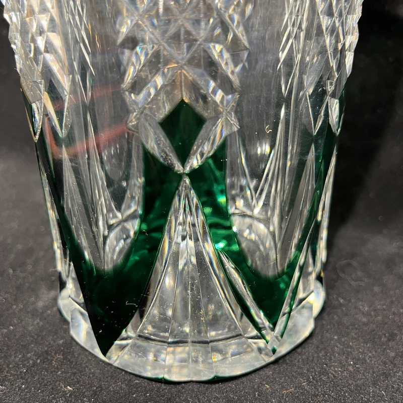 Jarrón de cristal belga Val Saint Lambert tallado diseño geométrico transparente y verde