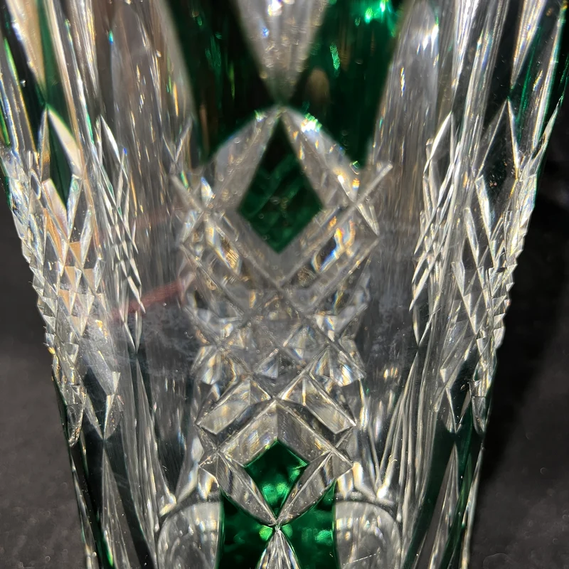 Jarrón de cristal belga Val Saint Lambert tallado diseño geométrico transparente y verde
