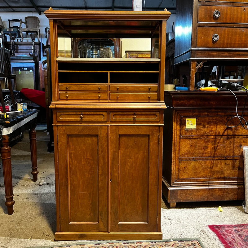 Mueble boticario con persiana y cubierta de mármol blanco años 50