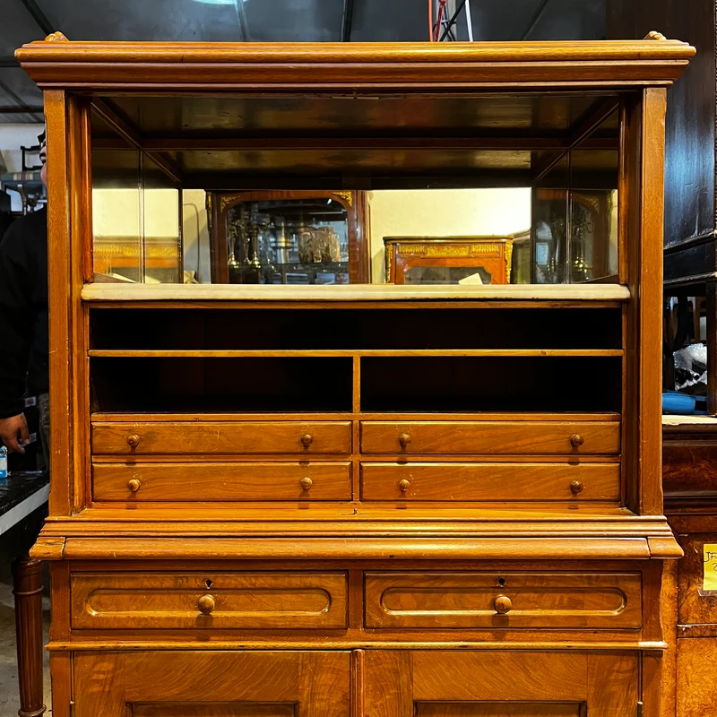 Mueble boticario con persiana y cubierta de mármol blanco años 50