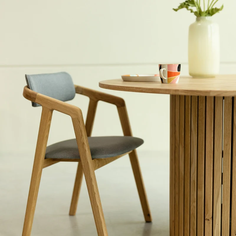 Pack de 2 o 4 Sillas de comedor madera maciza roble tapizadas Soho | NordicStory