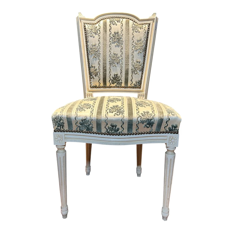 Silla francesa tapiz terciopelo franjas y patina blanca estilo Luis XVI