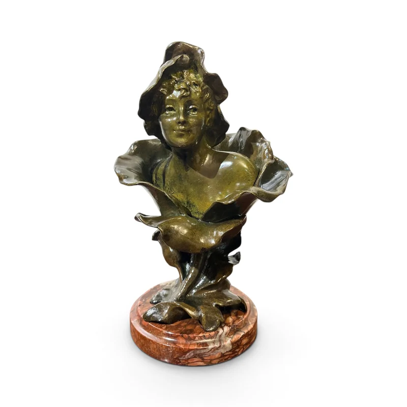 Busto de bronce 'Femme fleur' o 'Mujer flor' patina verde olivo y mármol firma de Henri Godet