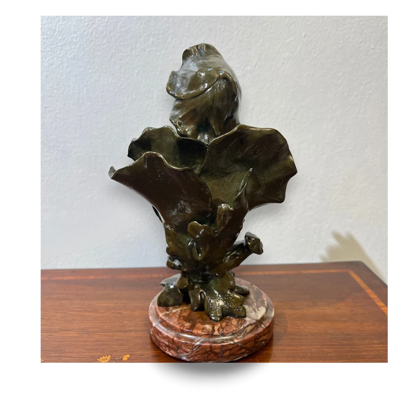Busto de bronce 'Femme fleur' o 'Mujer flor' patina verde olivo y mármol firma de Henri Godet