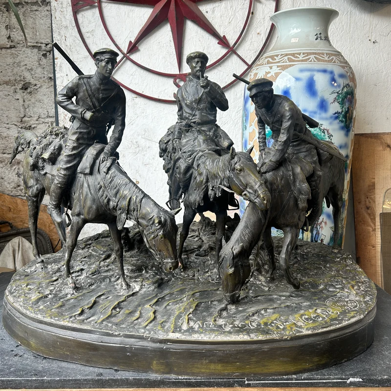 Escultura de bronce 'Grupo de militares cosacos' firmada por Evgeny Alexandrovich Lanceray (1848-1886)