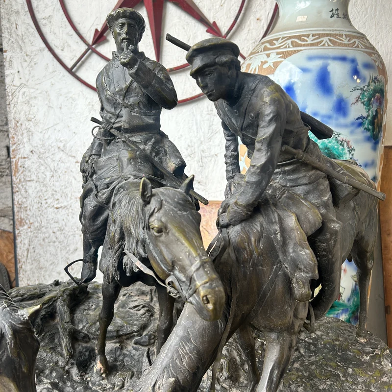 Escultura de bronce 'Grupo de militares cosacos' firmada por Evgeny Alexandrovich Lanceray (1848-1886)