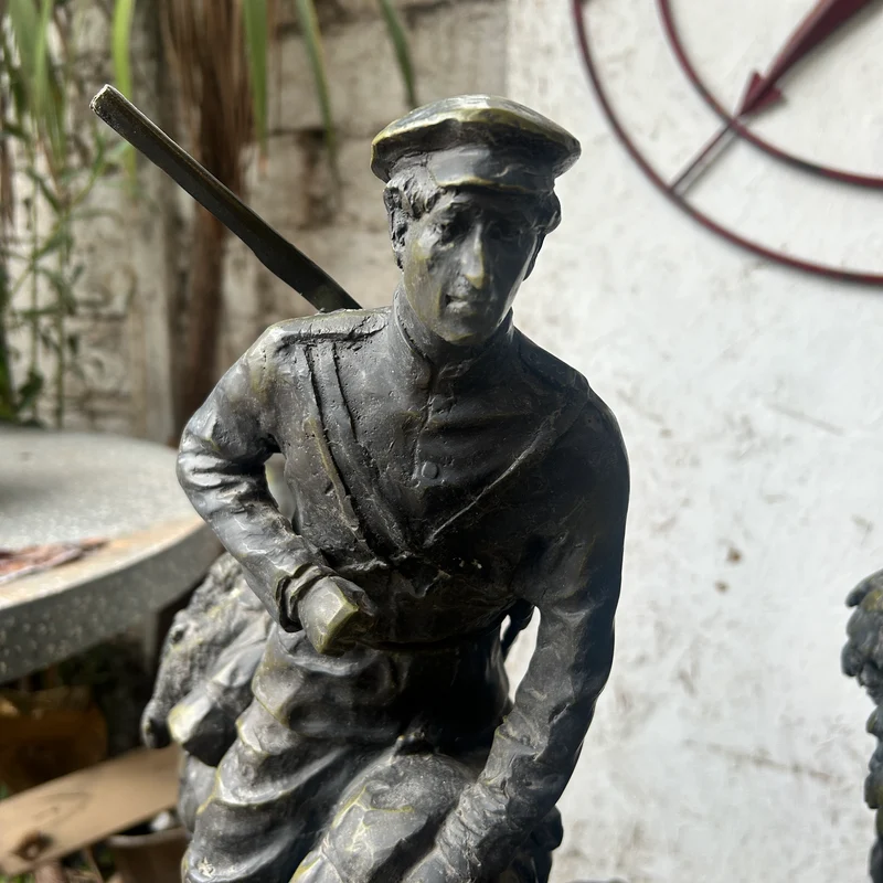 Escultura de bronce 'Grupo de militares cosacos' firmada por Evgeny Alexandrovich Lanceray (1848-1886)
