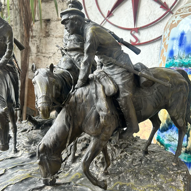 Escultura de bronce 'Grupo de militares cosacos' firmada por Evgeny Alexandrovich Lanceray (1848-1886)