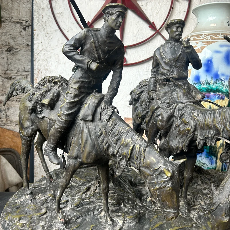 Escultura de bronce 'Grupo de militares cosacos' firmada por Evgeny Alexandrovich Lanceray (1848-1886)