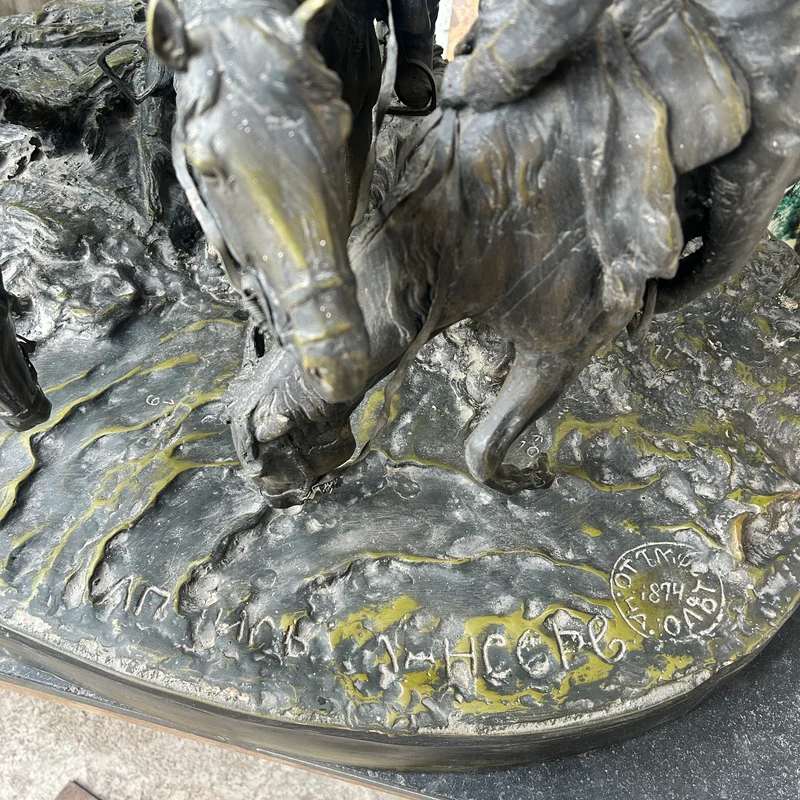 Escultura de bronce 'Grupo de militares cosacos' firmada por Evgeny Alexandrovich Lanceray (1848-1886)
