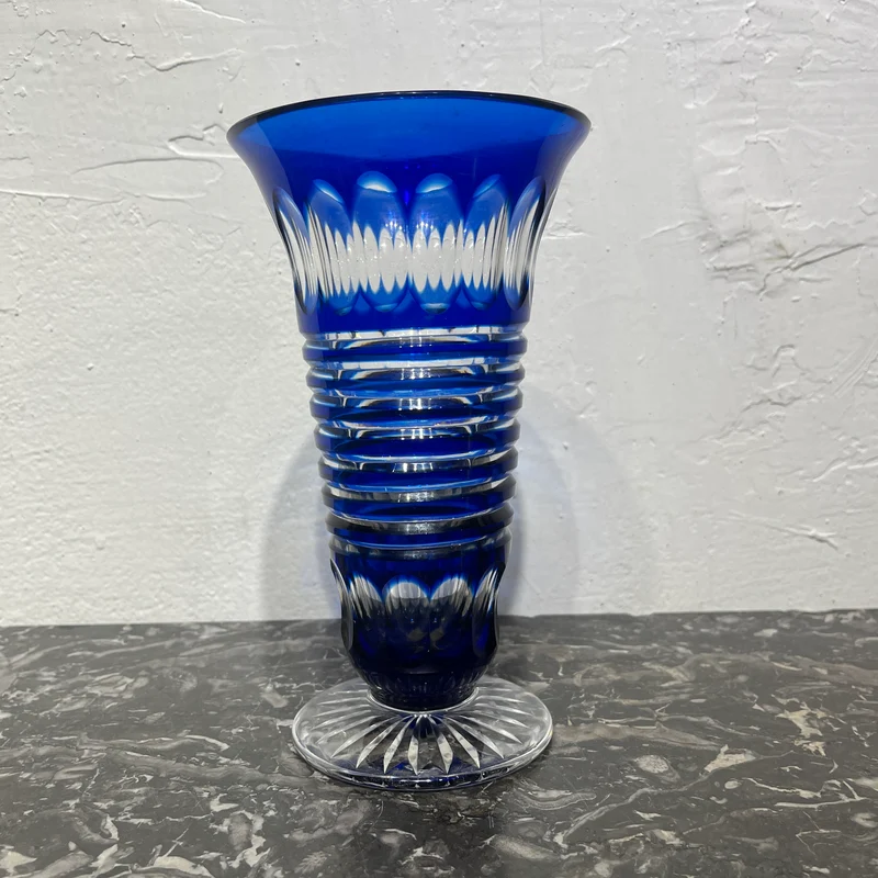 Florero de cristal belga Art Deco tallado azul cobalto Val Saint Lambert forma trompeta