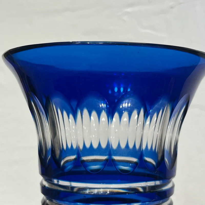 Florero de cristal belga Art Deco tallado azul cobalto Val Saint Lambert forma trompeta