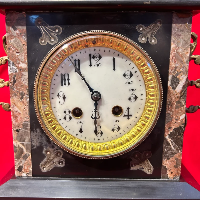 Reloj bronce y mármol de sobremesa con cazador estilo Napoleón III s.XIX