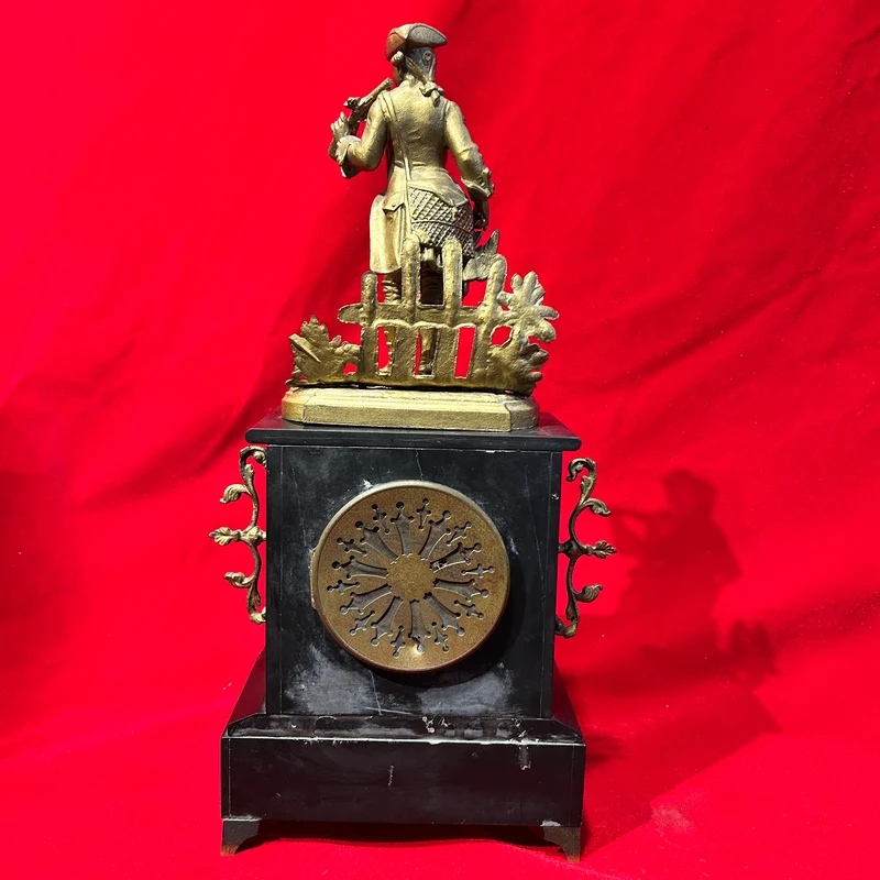 Reloj bronce y mármol de sobremesa con cazador estilo Napoleón III s.XIX
