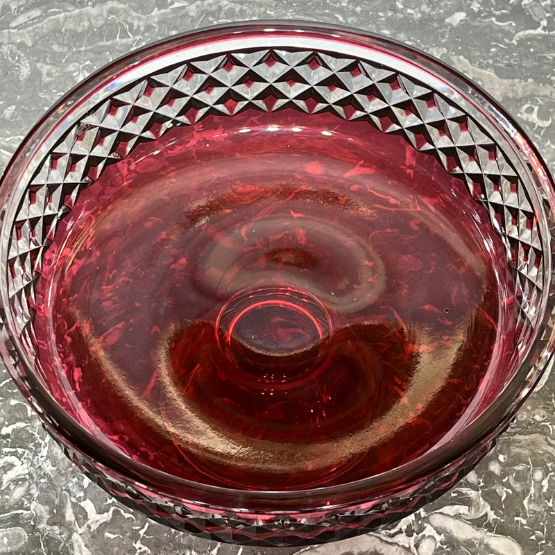Frutero de cristal belga tallado Val Saint Lambert estilo Art Decó diseño geométrico en rojo rubí