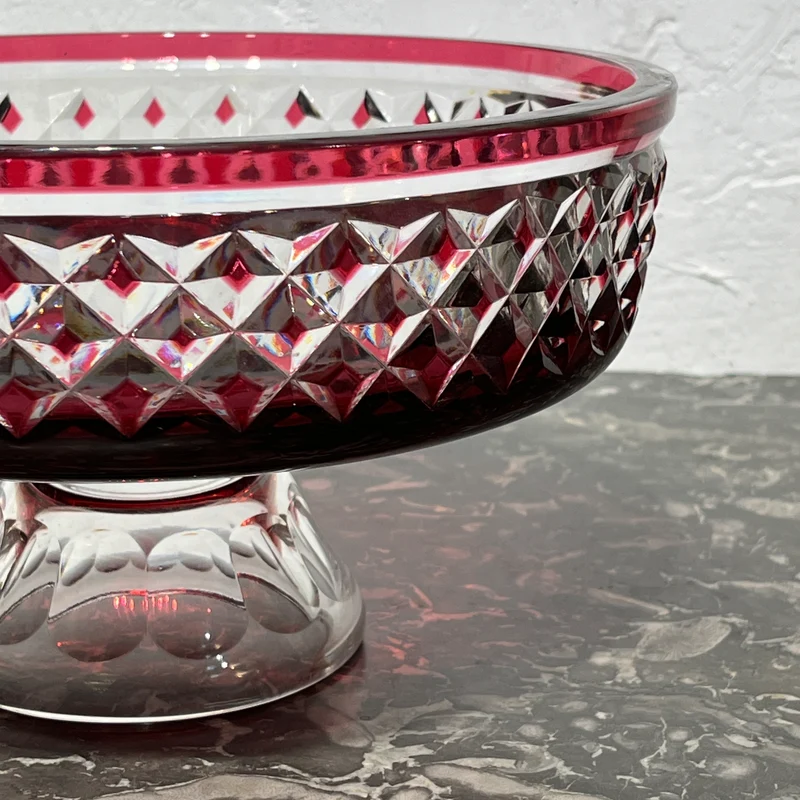 Frutero de cristal belga tallado Val Saint Lambert estilo Art Decó diseño geométrico en rojo rubí