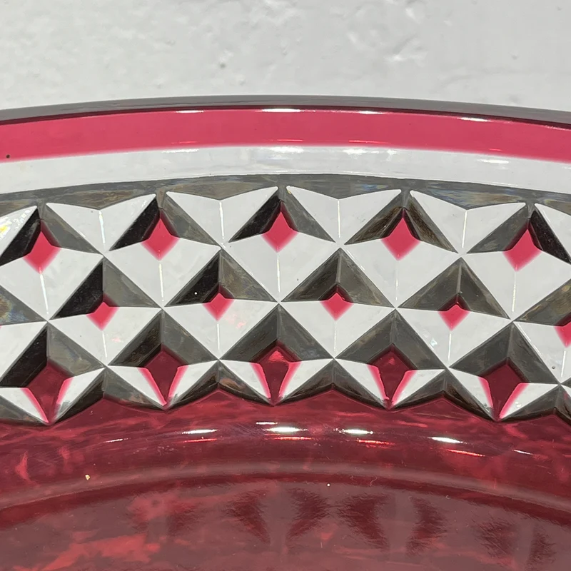 Frutero de cristal belga tallado Val Saint Lambert estilo Art Decó diseño geométrico en rojo rubí