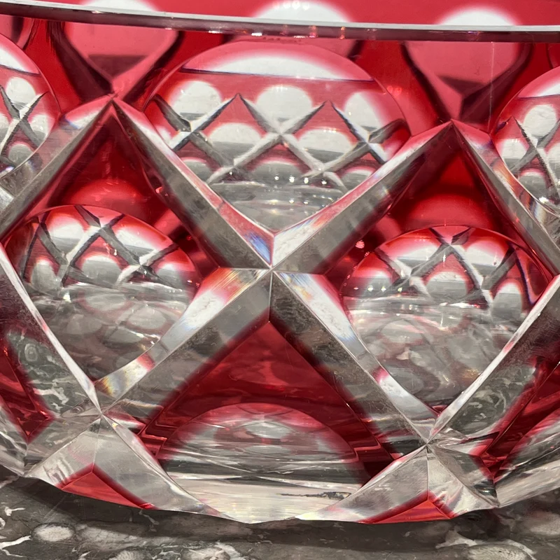 Centro de mesa belga rojo rubí estilo Art Decó decoración follaje