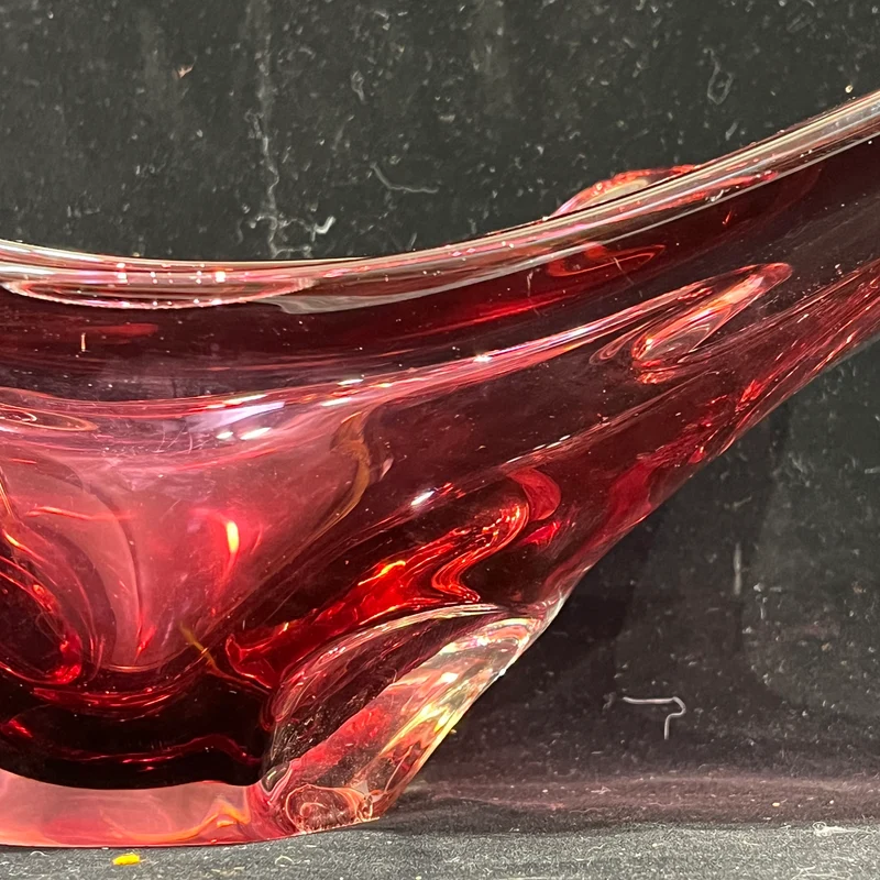 Centro de mesa de cristal belga Val Saint Lambert rojo rubí diseñado por René Delvenne