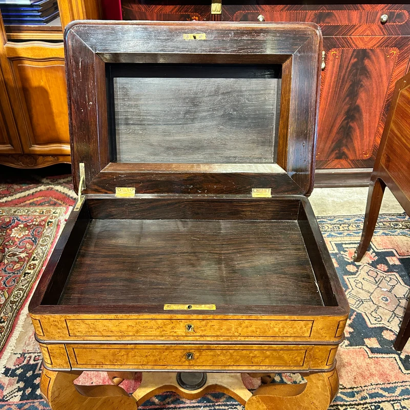 Costurero Carlos X escritorio interior chapa en loupe d'amboine años 20