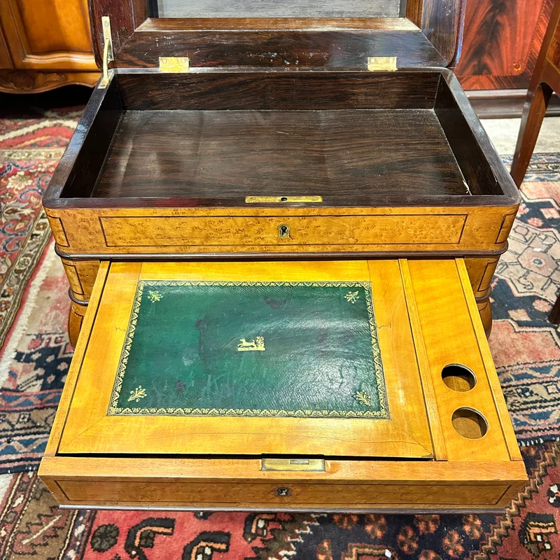Costurero Carlos X escritorio interior chapa en loupe d'amboine años 20