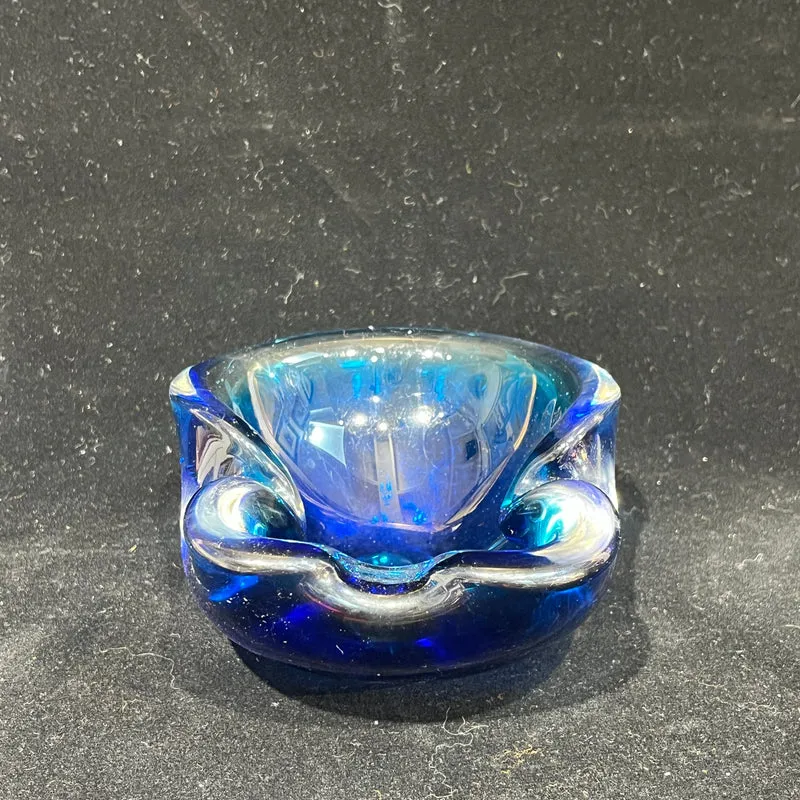 Vide-poche de cristal azul cobalto diseño lobulado asimétrico circa 1950