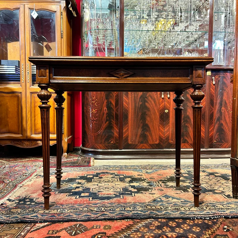 Mesa arrimo abatible de madera y raíz de nogal estilo Luis XVI principio s.XX