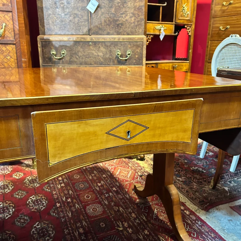 Escritorio con alas francés de madera de caoba estilo Biedermeier principio s.XX
