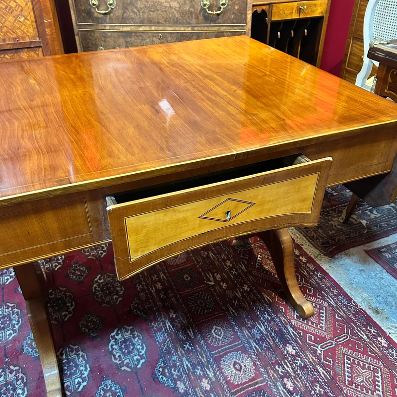 Escritorio con alas francés de madera de caoba estilo Biedermeier principio s.XX