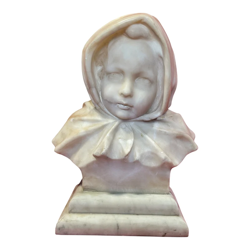 Escultura italiana de mármol blanco 'Joven con pañuelo' principio s.XX