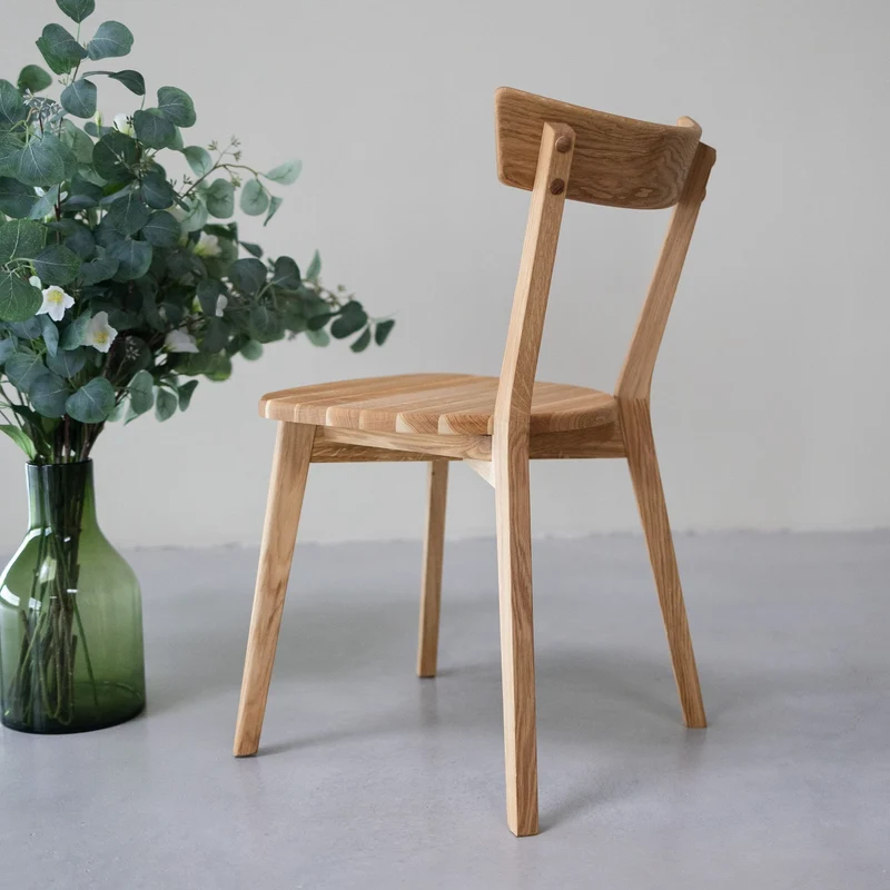 Pack de 2 o 4 sillas de comedor en madera maciza de roble VICTORIA | NordicStory