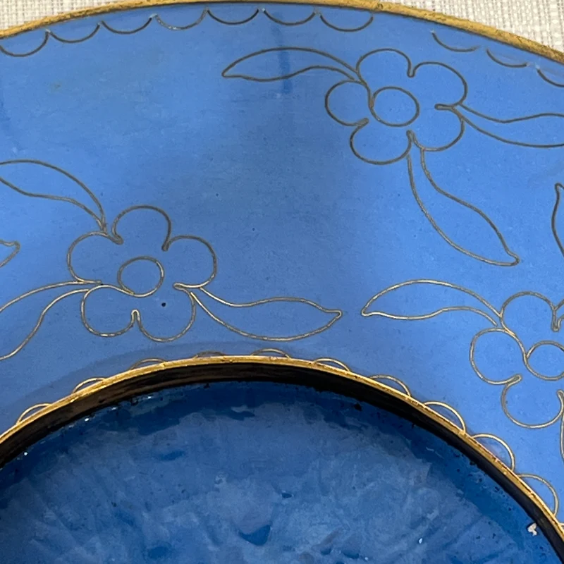 Plato decorativo chino en esmalte champlevé peonias y aves