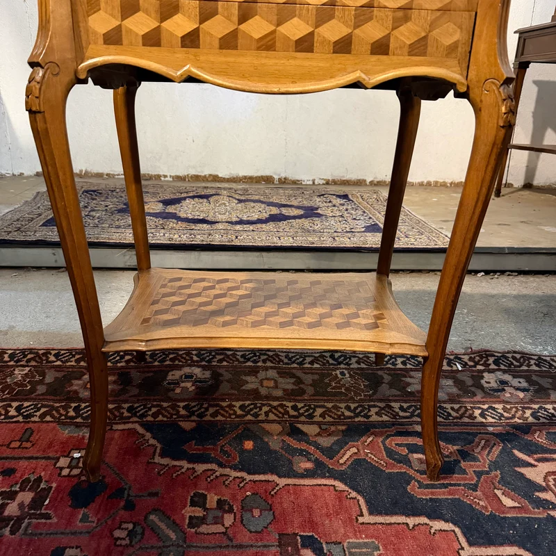 Tocador en madera nogal y caoba marquetería en parquet estilo Luis XV