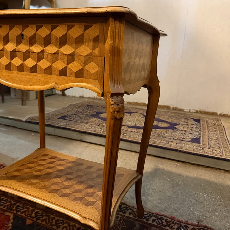 Tocador en madera nogal y caoba marquetería en parquet estilo Luis XV