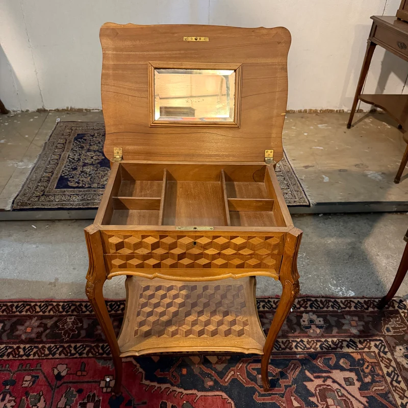 Tocador en madera nogal y caoba marquetería en parquet estilo Luis XV