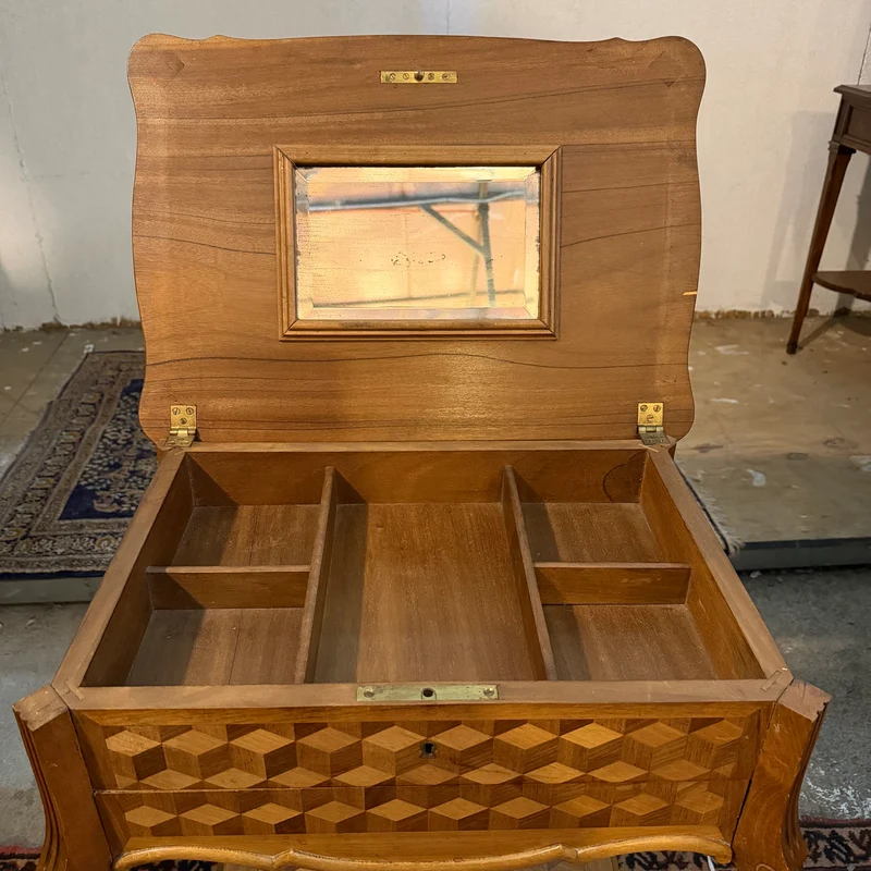 Tocador en madera nogal y caoba marquetería en parquet estilo Luis XV