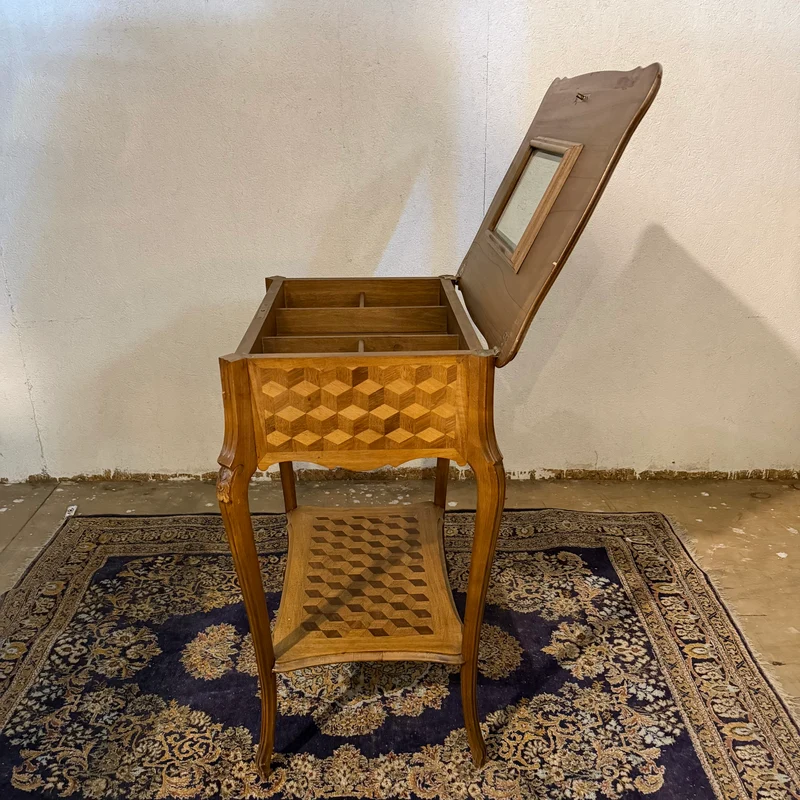 Tocador en madera nogal y caoba marquetería en parquet estilo Luis XV