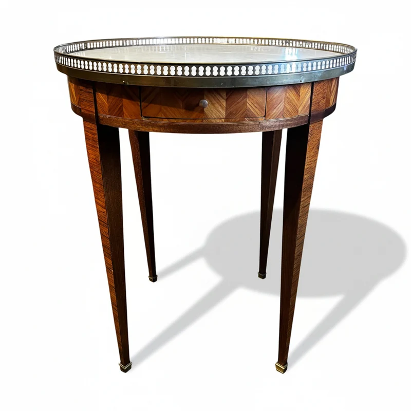 Mesa bouillotte cintillo de bronce y cubierta de mármol Luis XVI