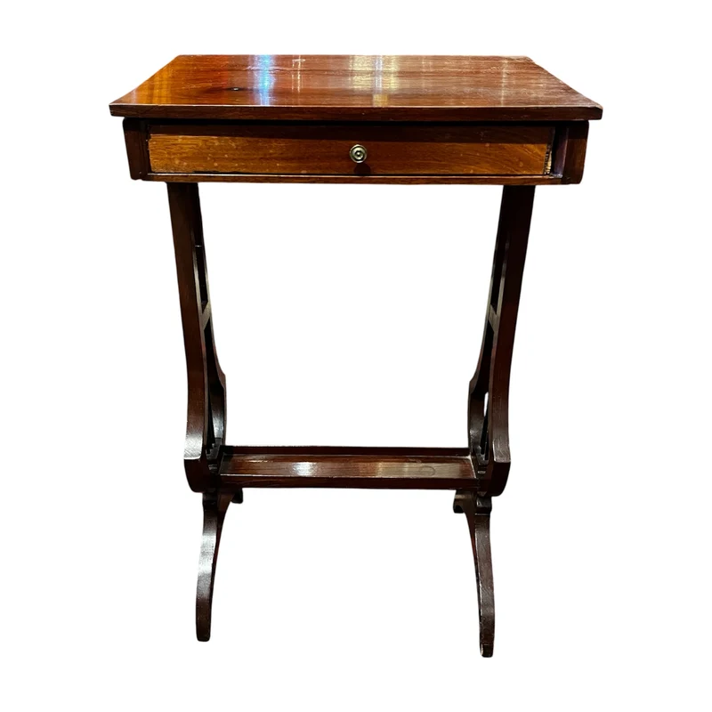 Mesa de salón en madera de caoba con escritorio atril y crucetas en lira, s. XIX