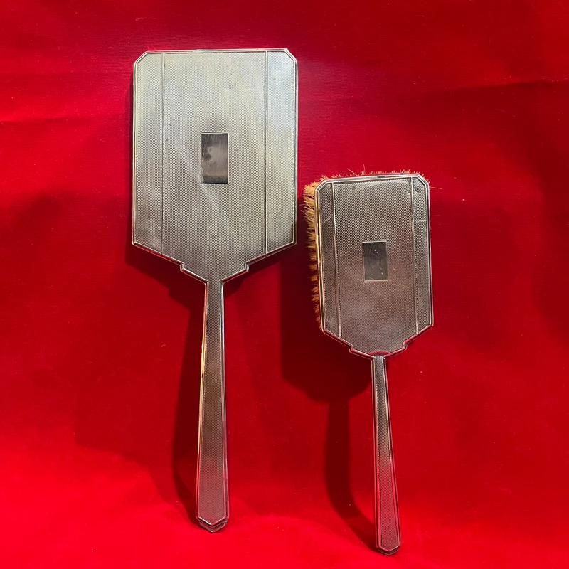 Conjunto espejo de mano y peinador inglés de plata estilo Art Decó marca Barker Brothers Silver