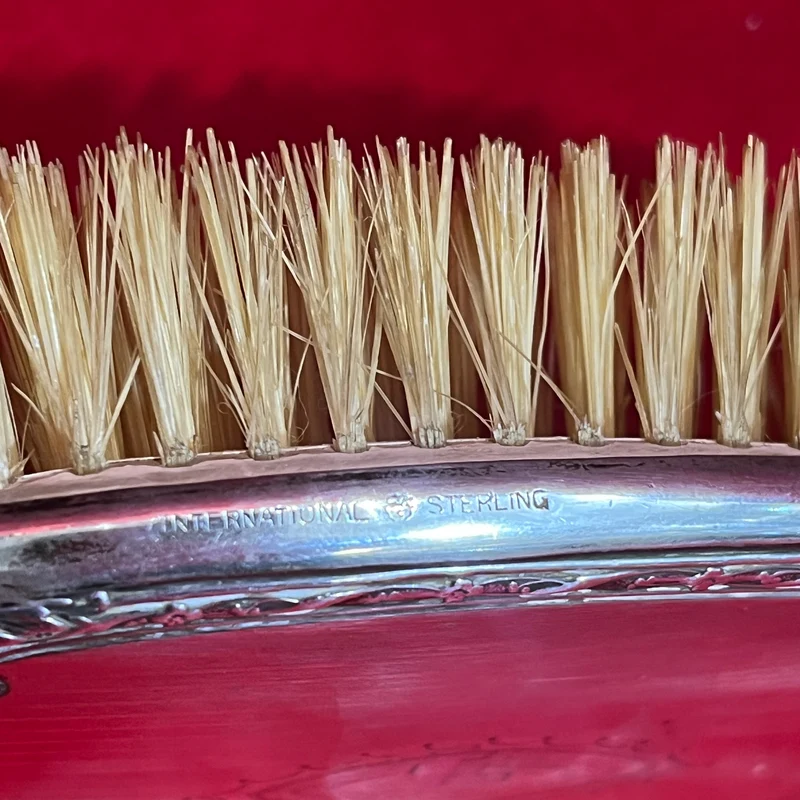 Conjunto espejo de mano y peinador de plata 925 y crin natural marca International Sterling circa 1940