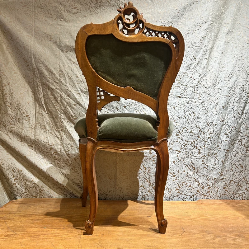 Silla francesa estilo Luis XV de madera tallada y tapiz de terciopelo principio s.XX
