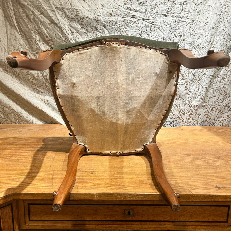 Silla francesa estilo Luis XV de madera tallada y tapiz de terciopelo principio s.XX
